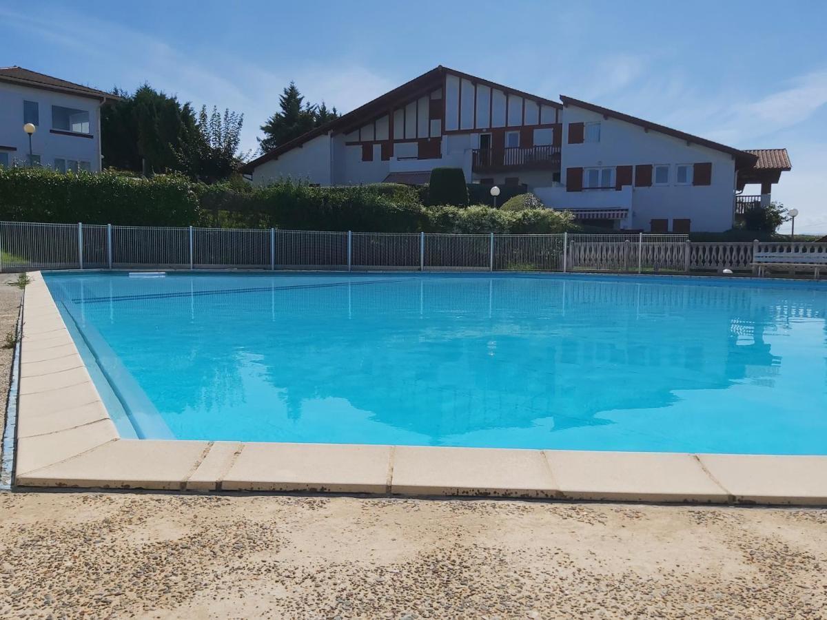 Appartement A Hendaye Avec Piscine Et A Cote De La Plage Exterior photo