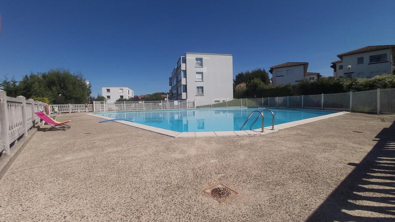 Appartement A Hendaye Avec Piscine Et A Cote De La Plage Exterior photo